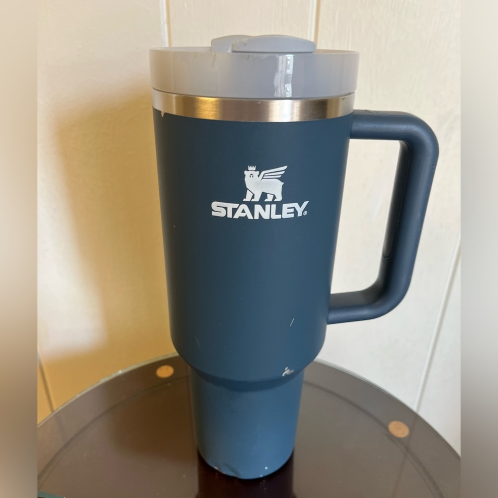 Stanley Blue 40oz - Picture 2 of 9